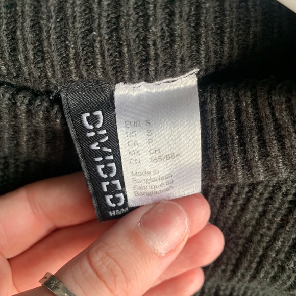 Cropped Sweater - Picture 5 of 5